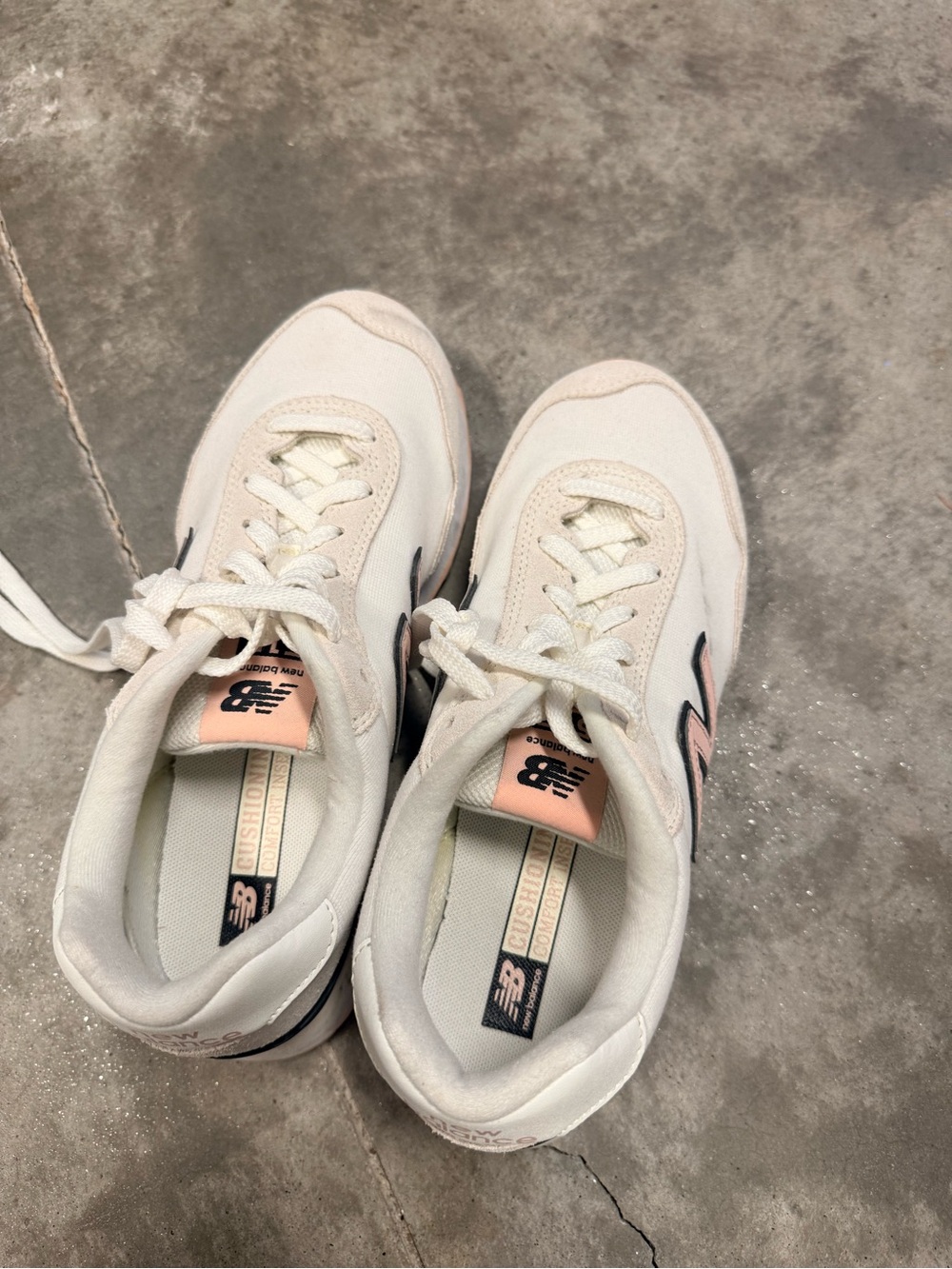 New balance baby pink/white comfortable sneakers- LIKE NEW